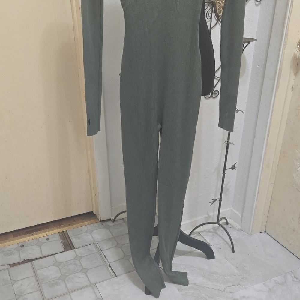 PrettyLittleThing Olive Ribbed Fabric - Picture 2 of 6